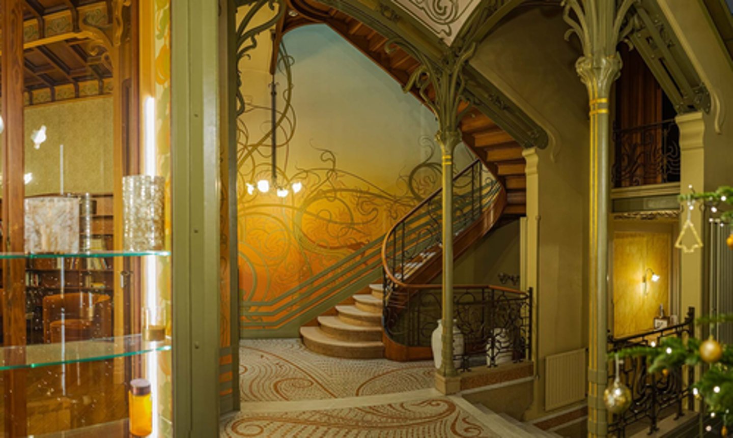 <p>What style is this</p>