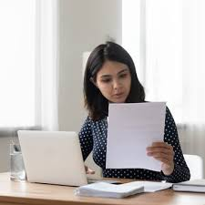 <p><strong>xem qua</strong>, <strong>xem lướt qua</strong>, <strong>đọc lướt</strong></p><ul><li><p>I _______ the documents but didn’t find anything important.<br>→ Tôi đã <strong>xem qua </strong>các tài liệu nhưng không thấy gì quan trọng.</p></li></ul><p></p>