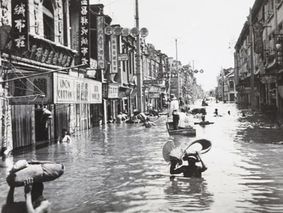 <p>240 million people affected</p><p>4000 deaths, 15 million homeless</p><p>1.2 million animals killed</p><p>thousand of towns and villages submerged </p><p>areas intentionally flooded to protect cities like Wuhan</p>