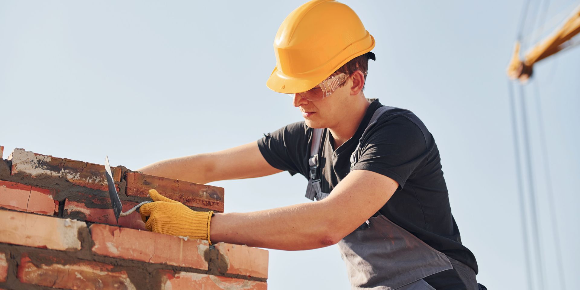 <p><span style="background-color: transparent;"><span>albañil</span></span></p>