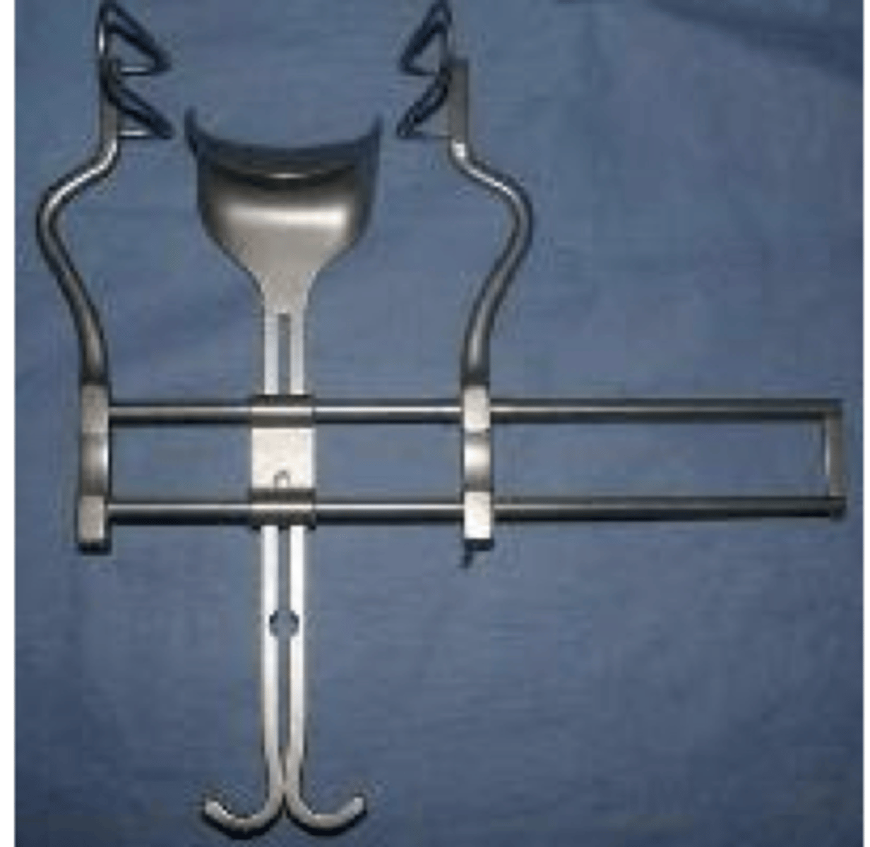 <p>- abdominal retaining retractor</p>