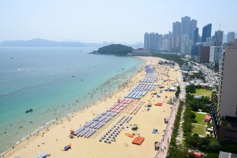 <p>Playa (lugar para ir de vacaciones)</p>