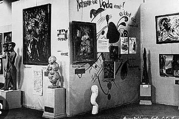 <p>Entartete Kunst (průvodce denunciační výstavou namířenou proti modernímu umění) 1937, Mnichov</p><p>ničení avant. umění</p><p>foto expozice výstavy</p>