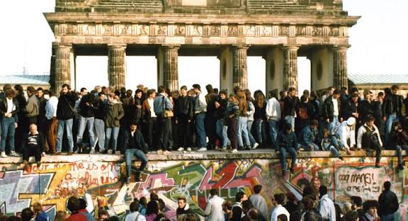 <p>die Wiedervereinigung</p>