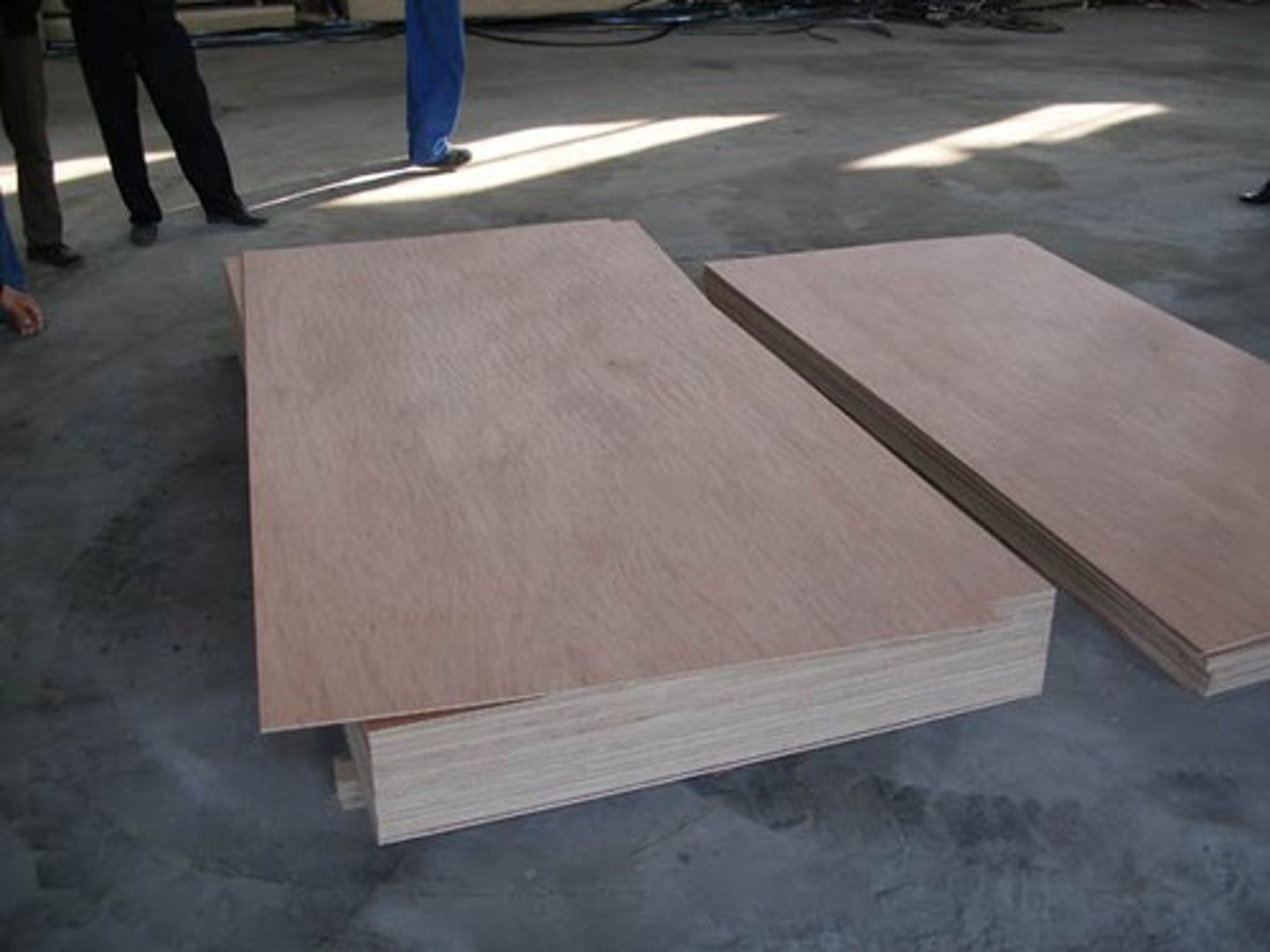 <p>a tropical hardwood plywood product usually made from trees in the Shorea family.</p>