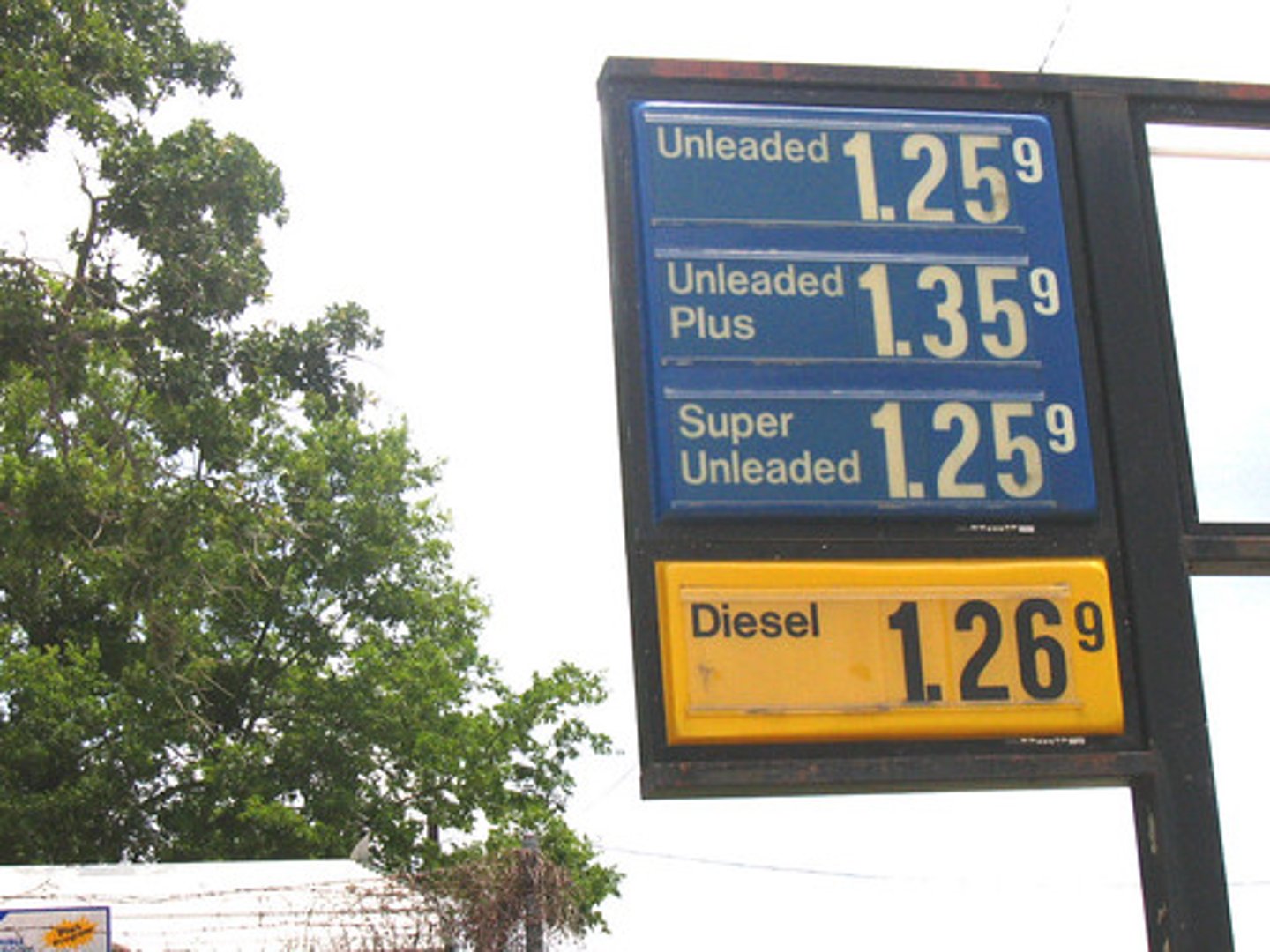 <p>(fixed;set) price</p>