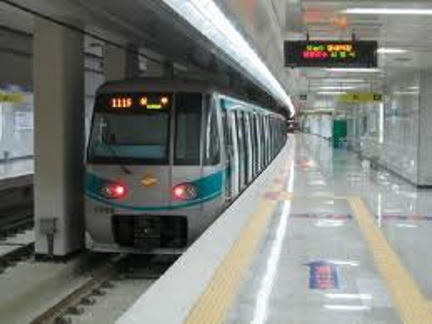 <p>metro subterráneo</p>