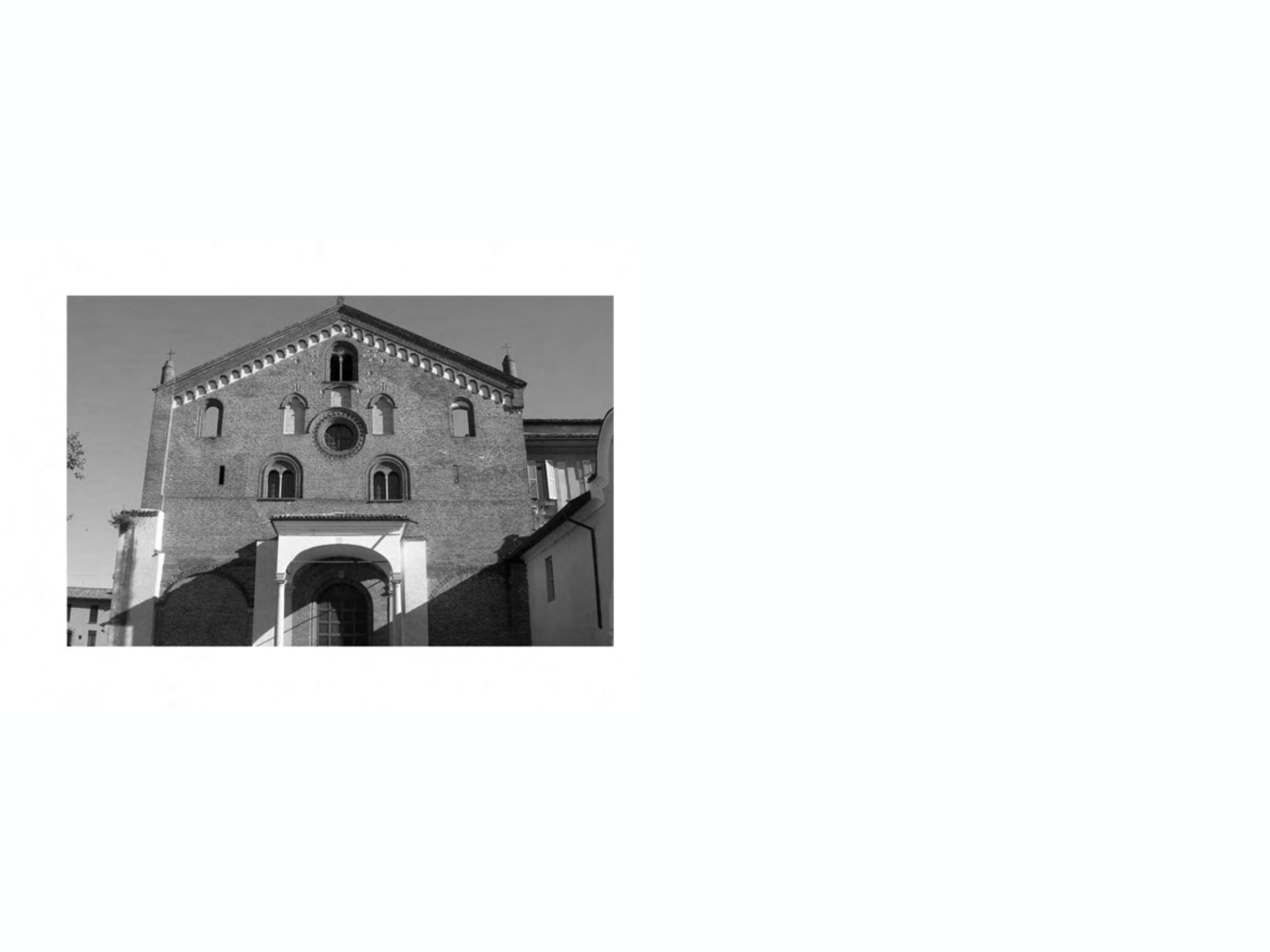 <p>A type of façade, the dimensions of which do not correspond to the volume behind it, usually higher than the profile of the roof.</p>