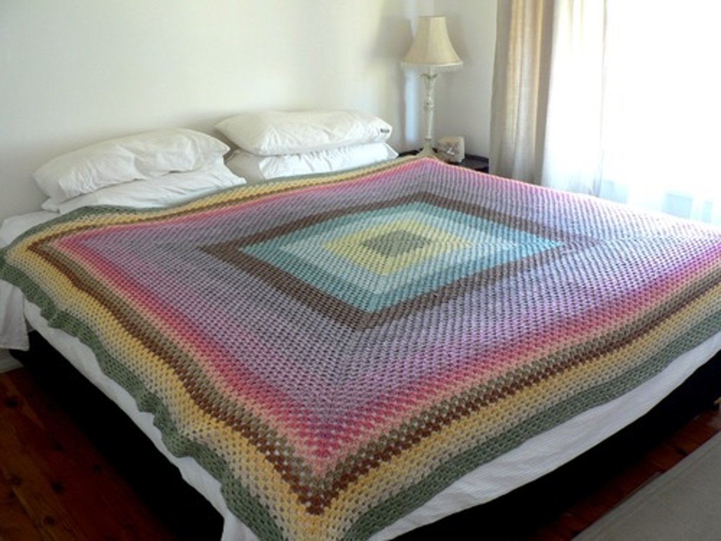 <p>bedding that keeps a person warm in bed</p>
