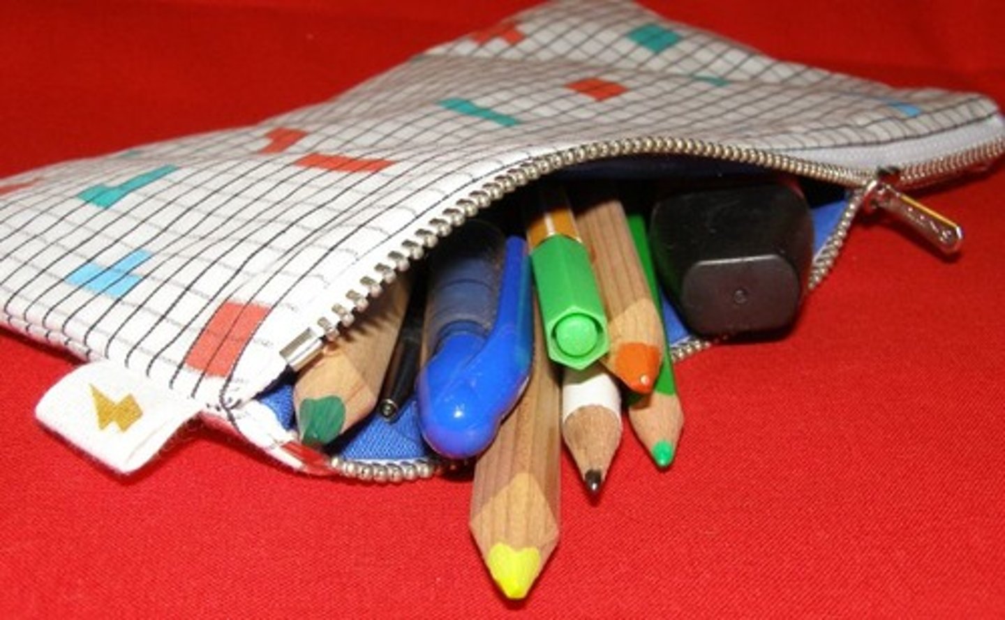 <p>estuche</p>
