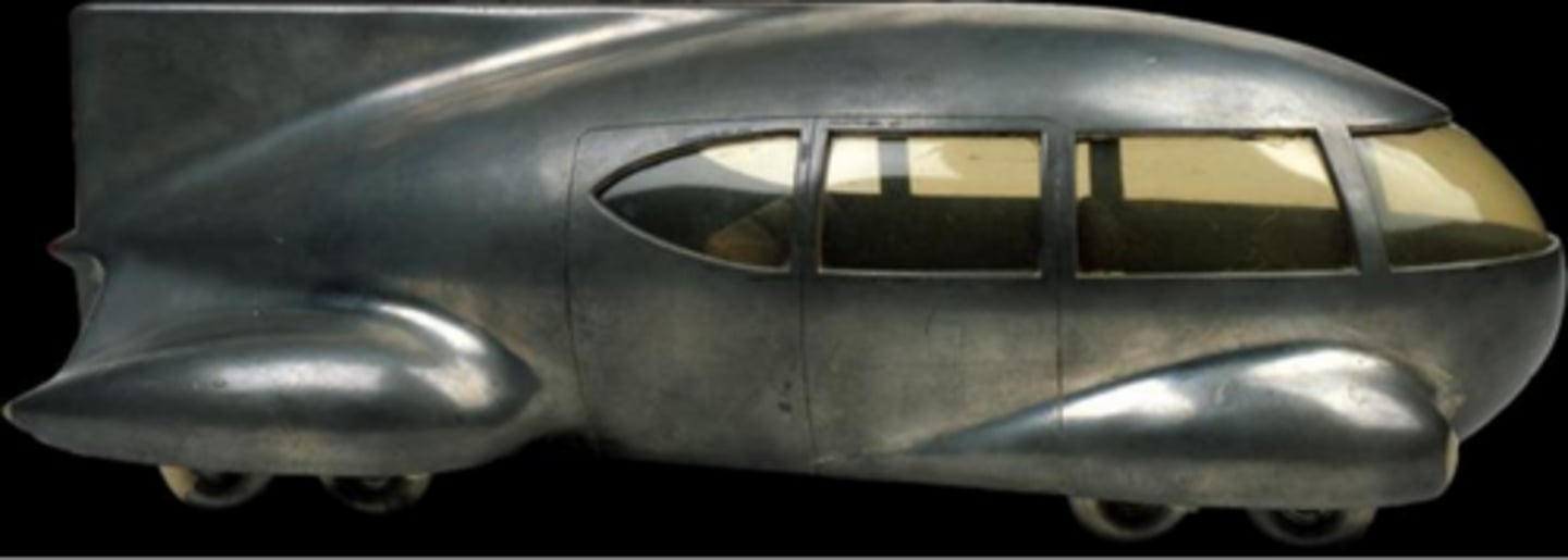<p>Nel Geddes<br>rounded form at the front and the top<br>tapered back to reduce turbulence in highspeed travel<br><br>first done in small model form<br>has pontoon fenders</p>