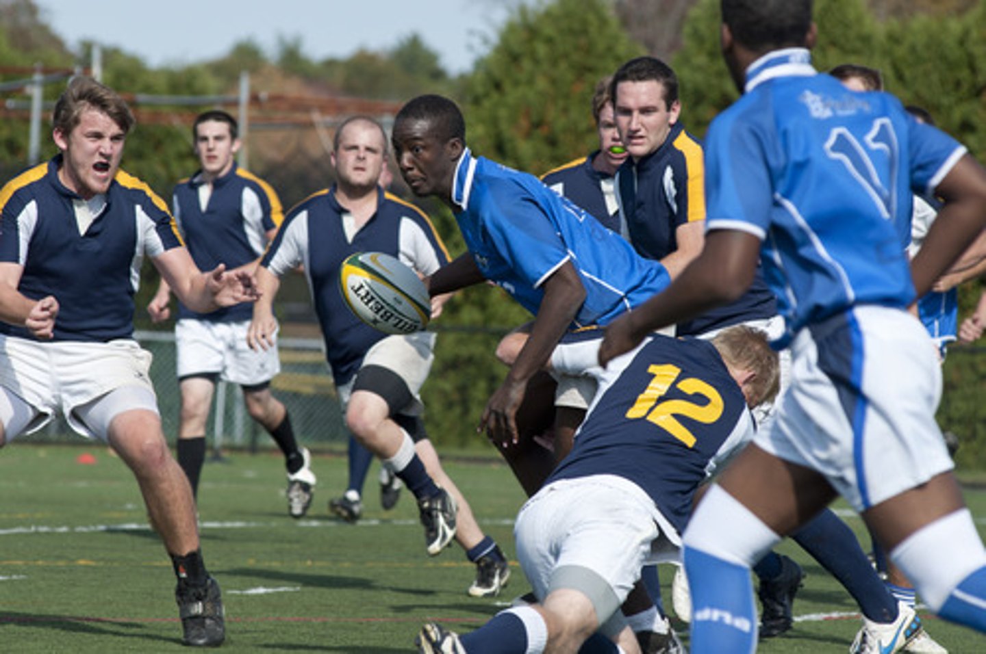 <p>/ˈrʌgbi/ n bóng bầu dục He is a really good rugby player.</p>