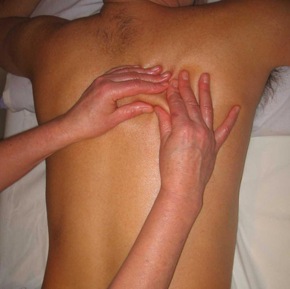 <p>Generally this technique rythmically compresses and releases the tissue and creates kneading and stretches of tissue layers</p>