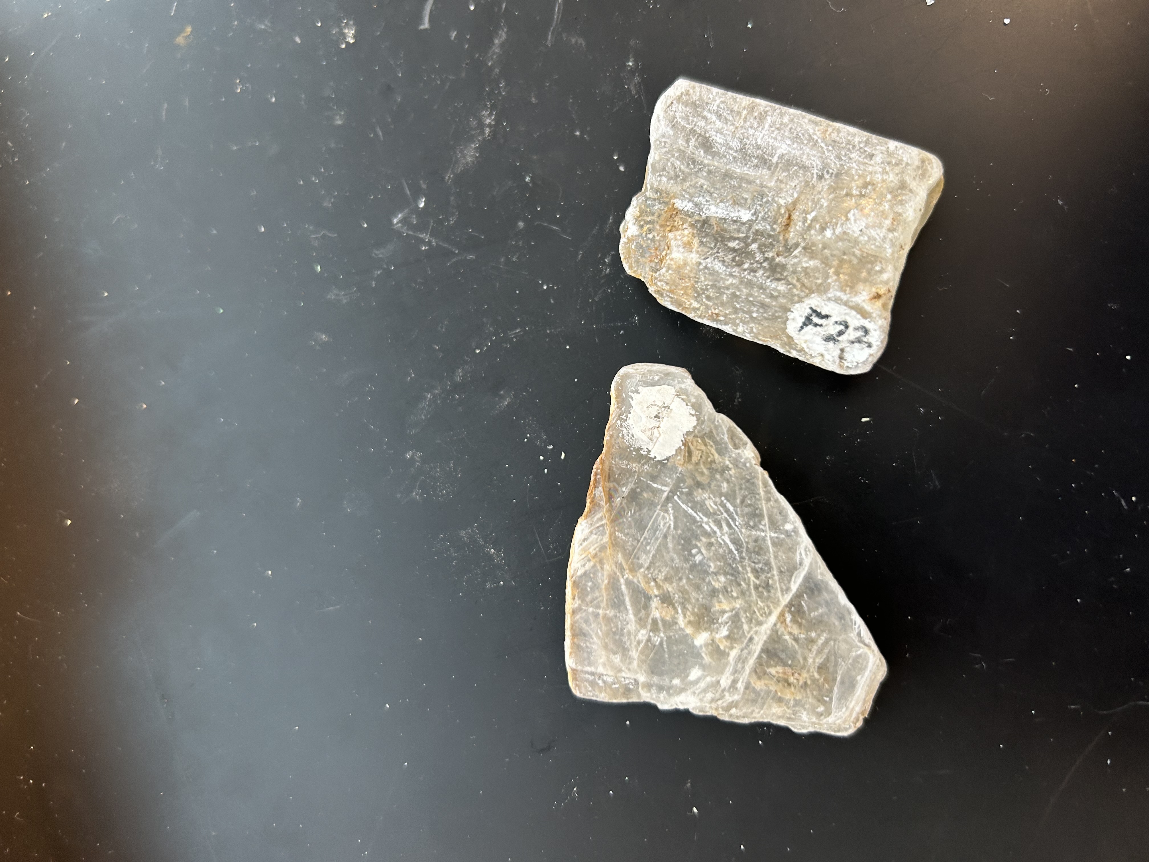 <p>cleavage in one perfect direction</p><p>scratch with fingernail</p><p>clear/transparent  </p>