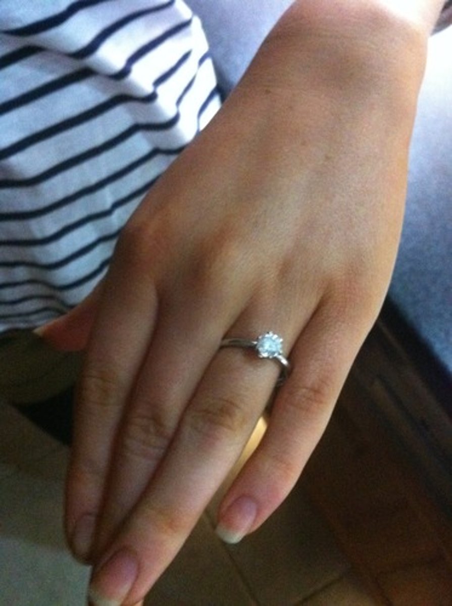 <p>comprometerse (con)</p>