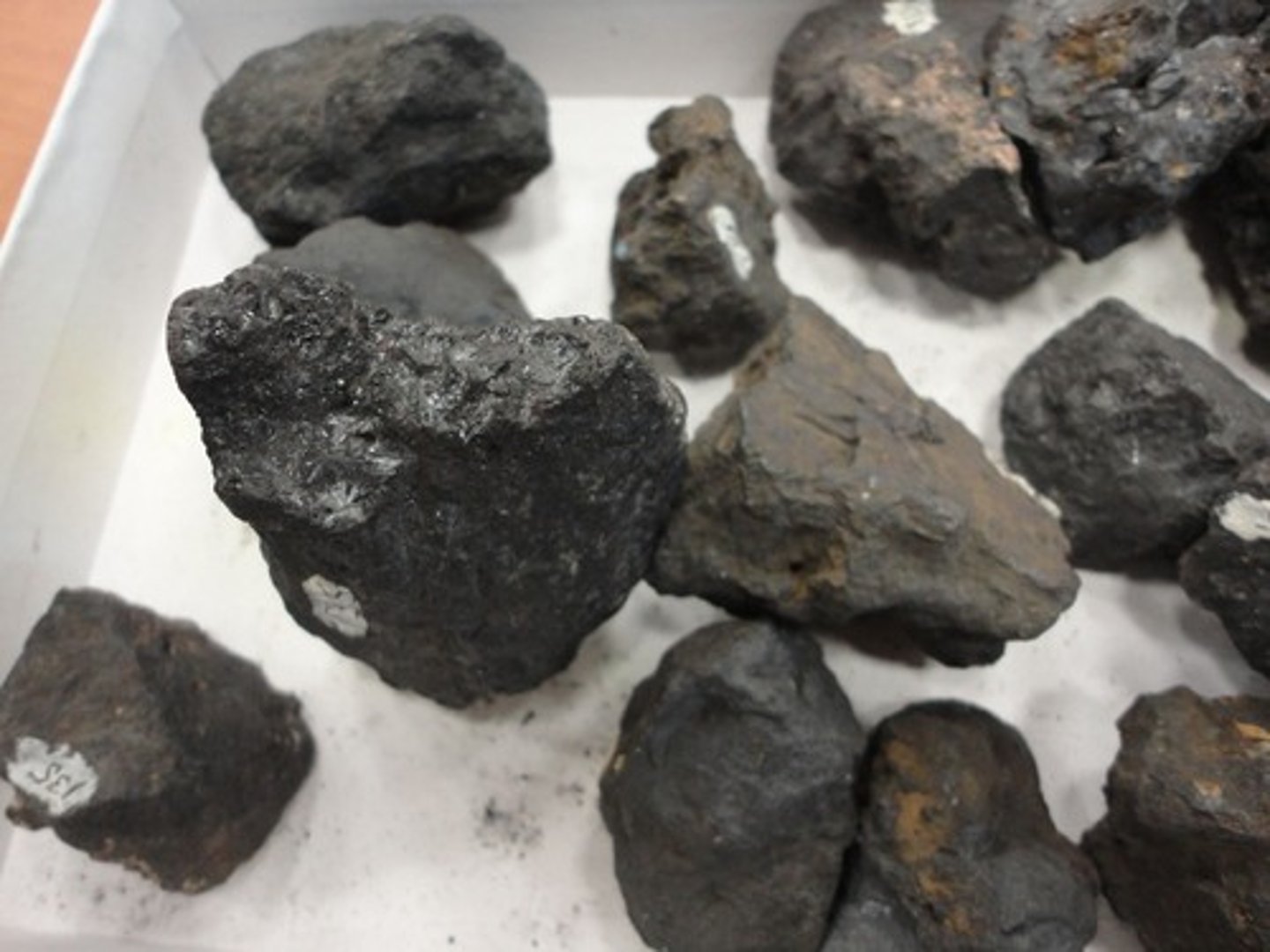 <p>2H2O2 uses MnO2->2H2O + O2</p><p>what is the catalyst?</p>