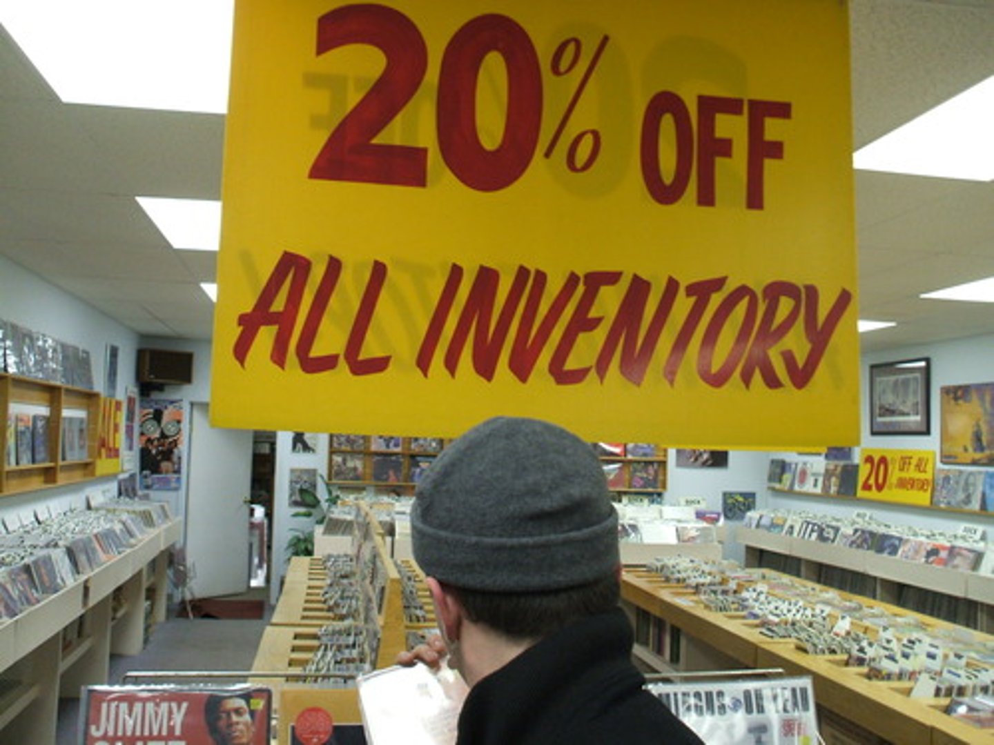 <p>n., adj., adv. phần trăm</p><p>Poor families spend about 80 to 90 per cent of their income on food</p><p>•percentage</p>