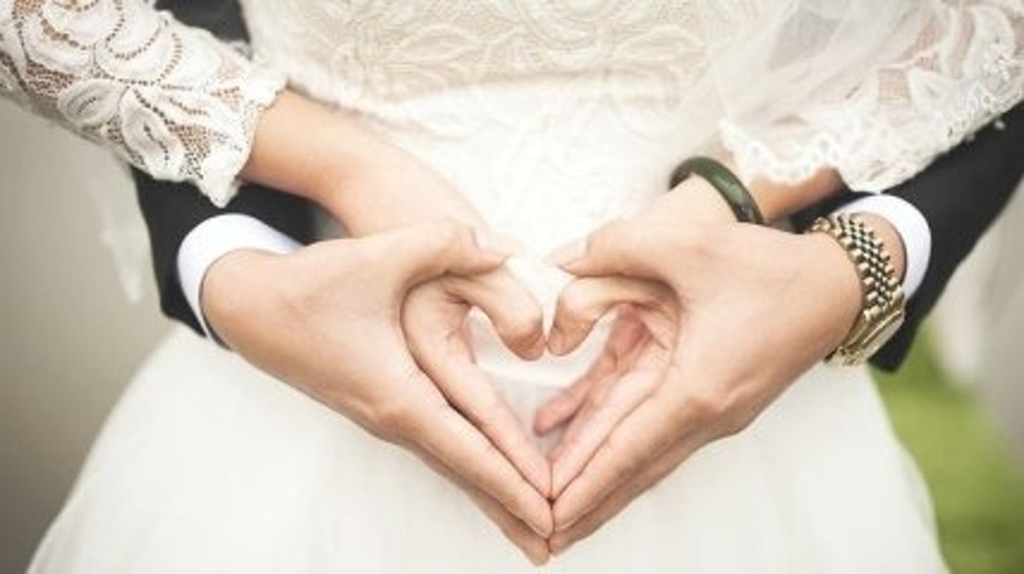 <p>бути зайнятим (у стосунках)</p>