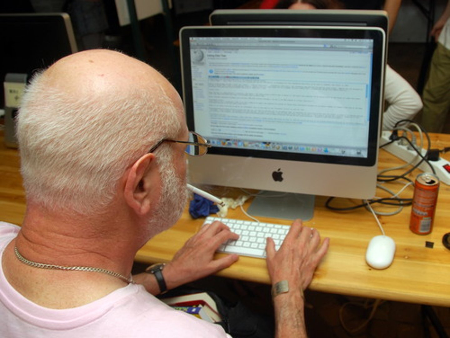 <p>editor</p>