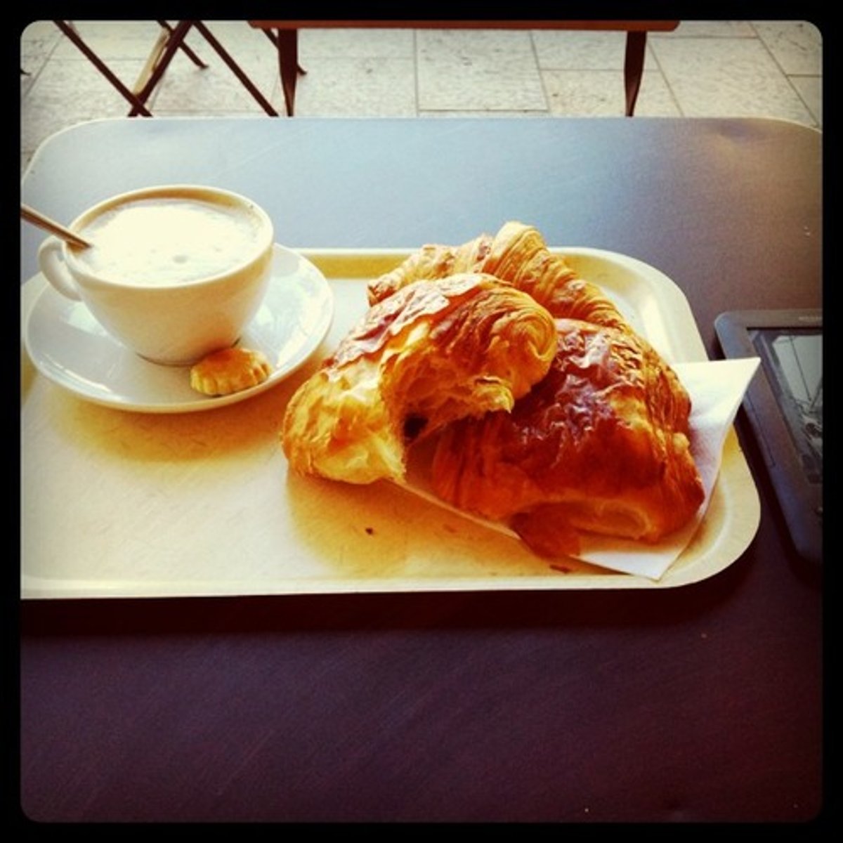 <p>ontbeten</p>
