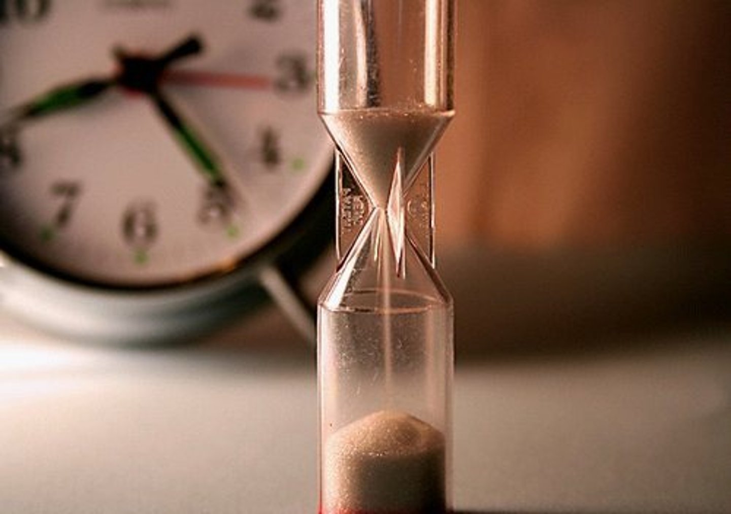 <p>to pass, to go through</p>