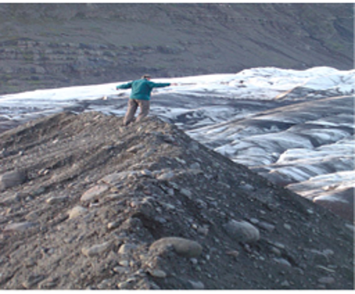 <p>A moraine deposited at the point of furthest advance of a glacier or ice sheet.</p>