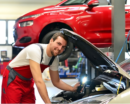 <p>A <strong>car repair shop</strong> is a place where cars are serviced.</p><p>Автосервис</p>