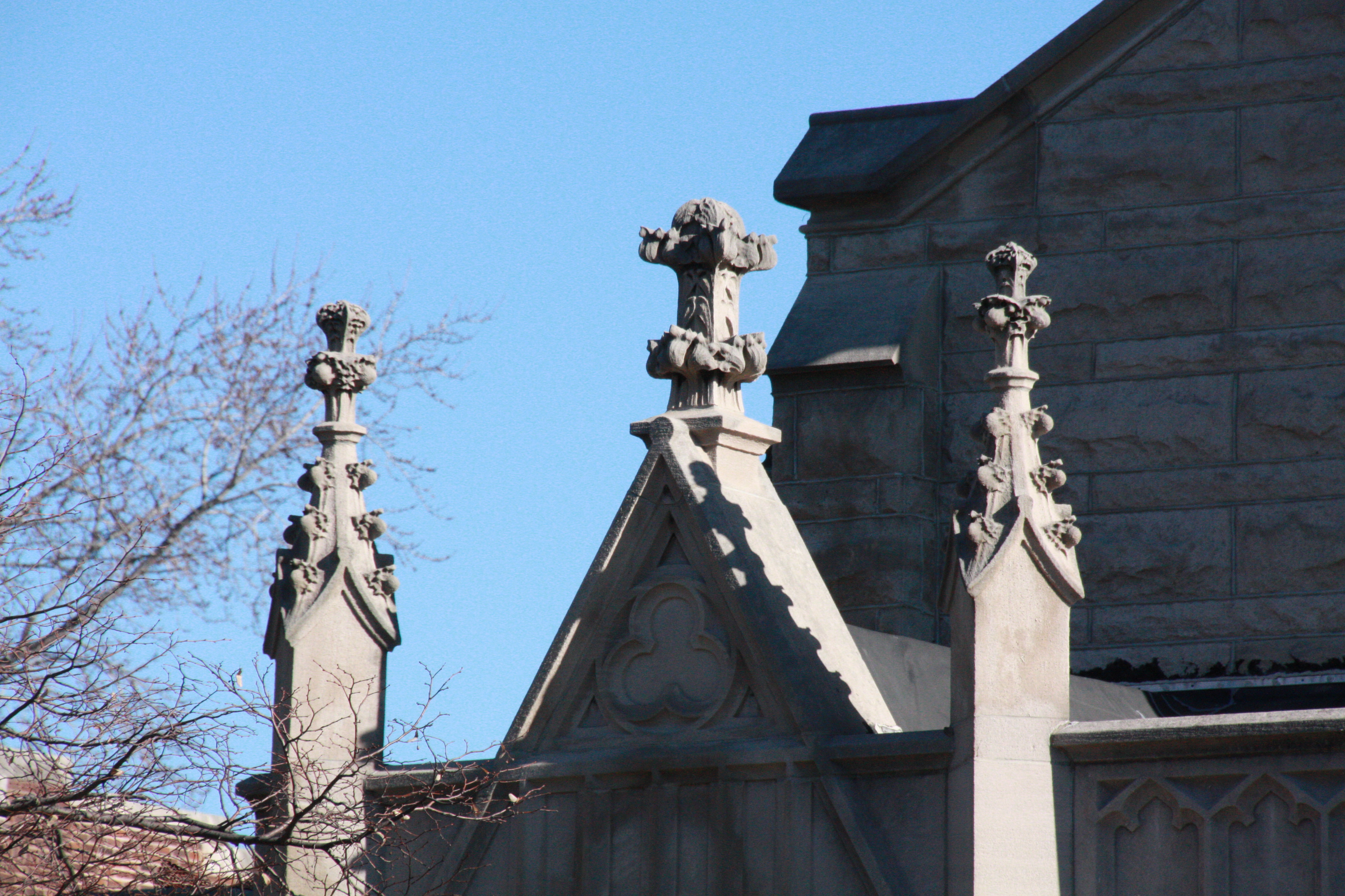 <p><span>A decorative element placed at the apex of a spire</span></p>
