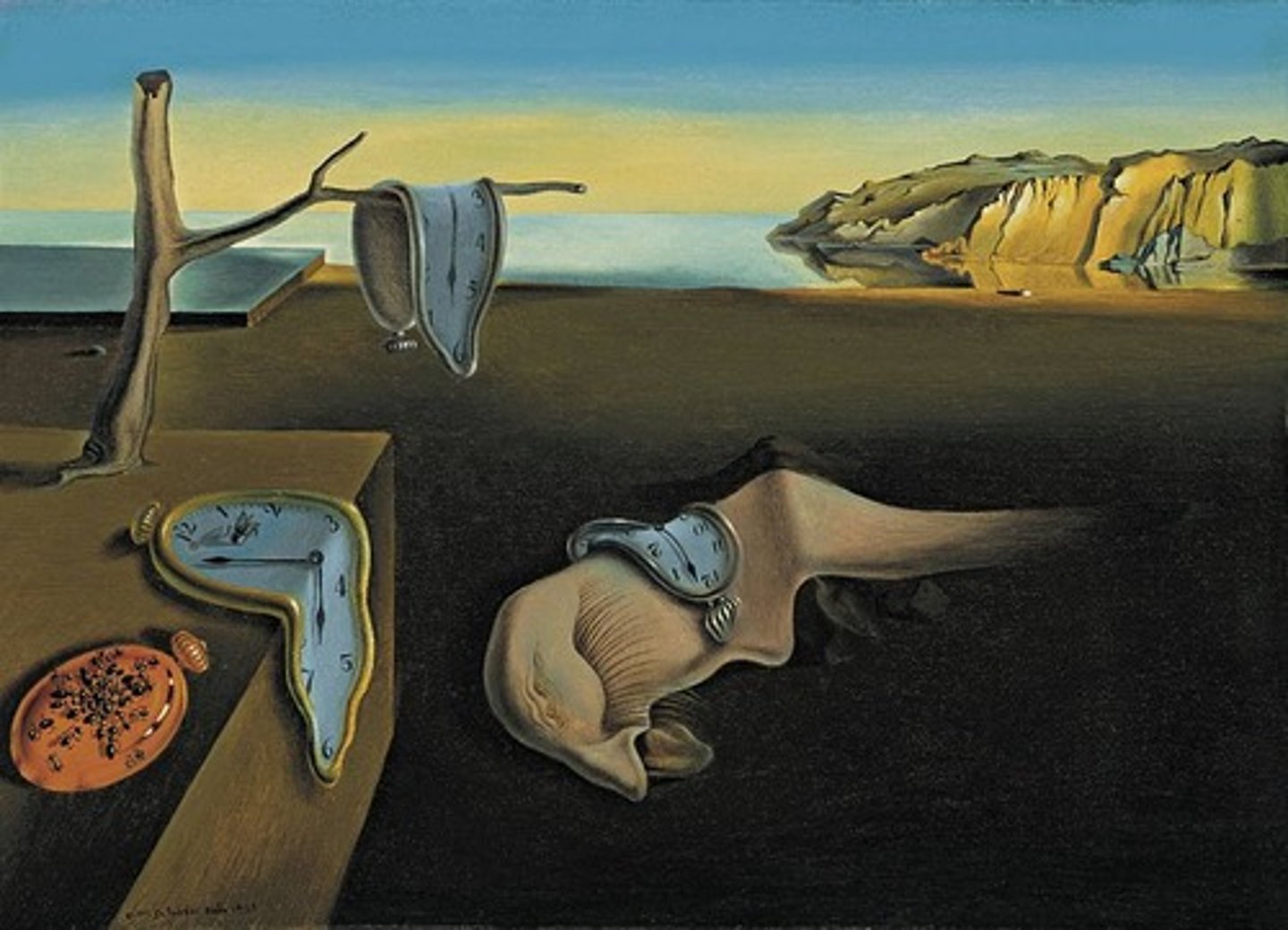 <p>[twee details + drie algemene kenmerken van surrealisme]</p><p>- Slap hoofd (De lange wimpers en de uitgestoken tong geven het schepsel een erotische lading)</p><p>- Insecten (associeerde insecten met verderf. een memento mori en vertegenwoordigen een jeugdherinnering)</p><p>- Smeltende wijzerplaat (het horloge is niet langer rationeel of vertrouwd)</p>
