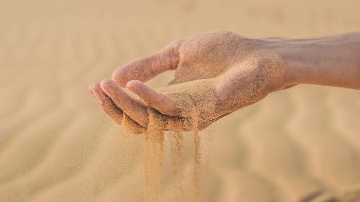 <p>বালু </p><p>Wo findest du am meisten Sand?</p><p>Der Strandsand ist sehr Sauber.</p>
